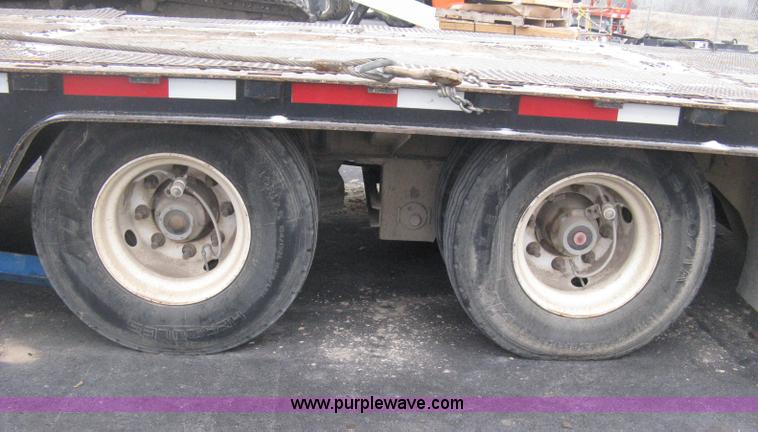 image for item E3002 2007 Trail King TK70HT Advantage Series hydraulic dovetail equipment trailer