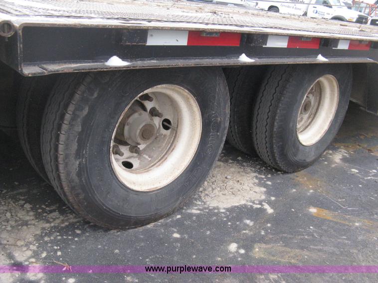 image for item E3002 2007 Trail King TK70HT Advantage Series hydraulic dovetail equipment trailer