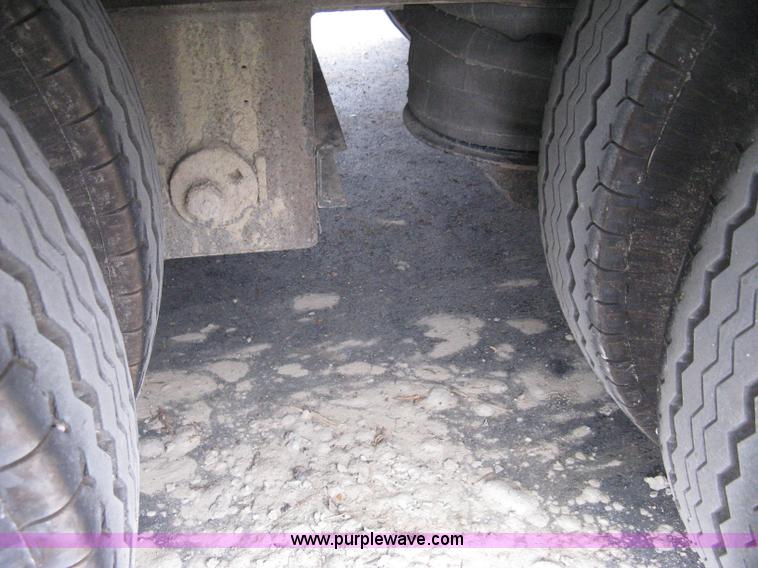 image for item E3002 2007 Trail King TK70HT Advantage Series hydraulic dovetail equipment trailer