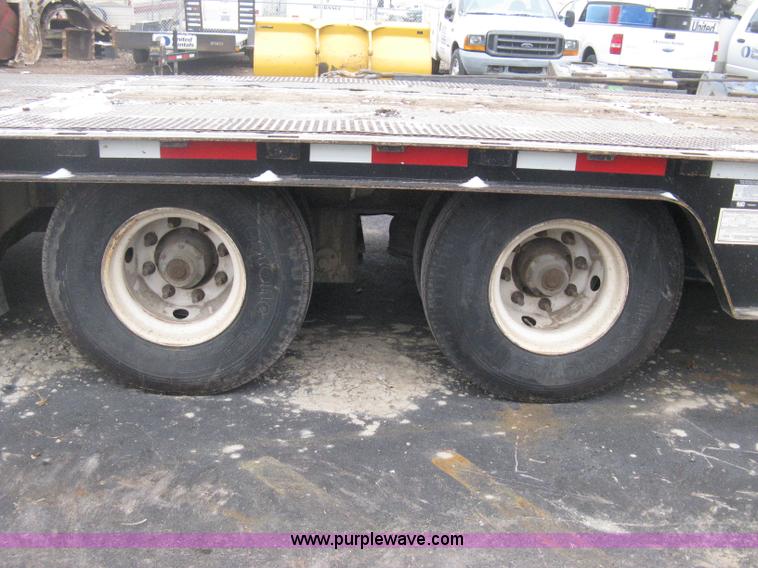 image for item E3002 2007 Trail King TK70HT Advantage Series hydraulic dovetail equipment trailer