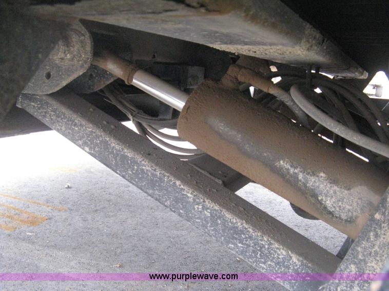 image for item E3002 2007 Trail King TK70HT Advantage Series hydraulic dovetail equipment trailer