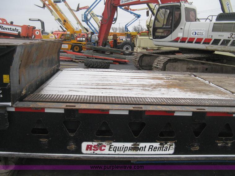 image for item E3002 2007 Trail King TK70HT Advantage Series hydraulic dovetail equipment trailer