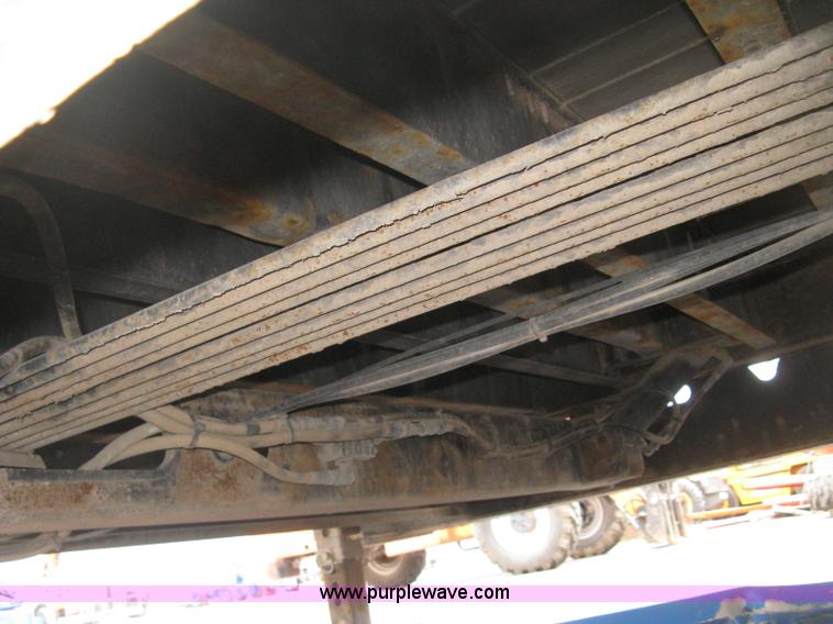 image for item E3002 2007 Trail King TK70HT Advantage Series hydraulic dovetail equipment trailer