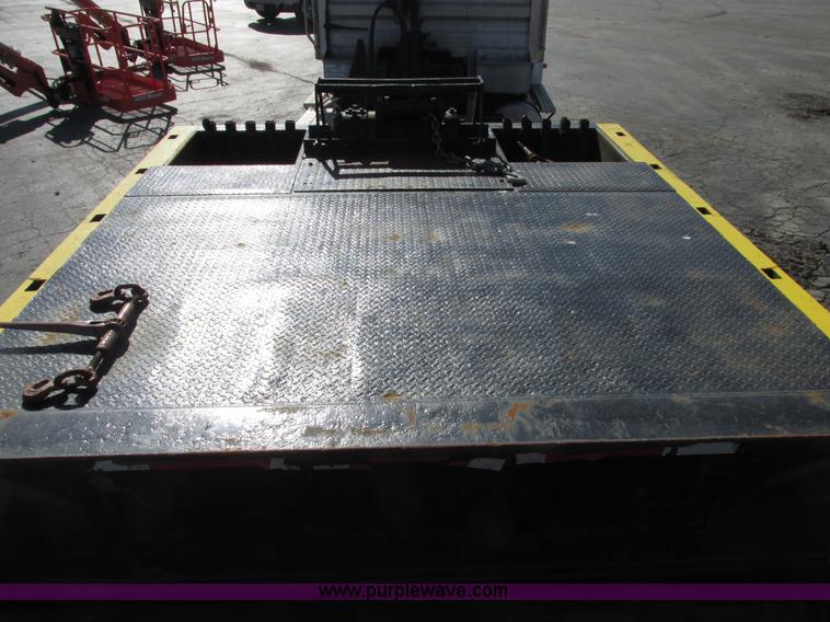 image for item E7039 2006 Ledwell LW48HT2 hydraulic tail trailer