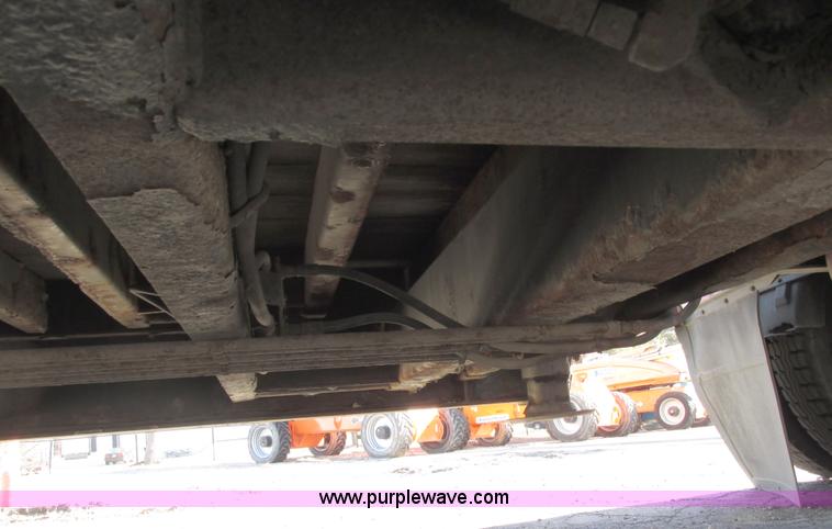 image for item E7039 2006 Ledwell LW48HT2 hydraulic tail trailer