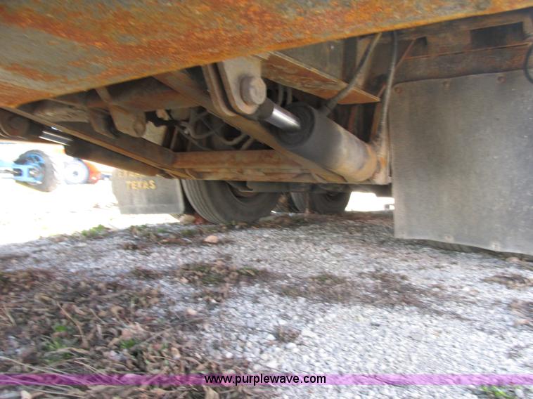 image for item E7039 2006 Ledwell LW48HT2 hydraulic tail trailer