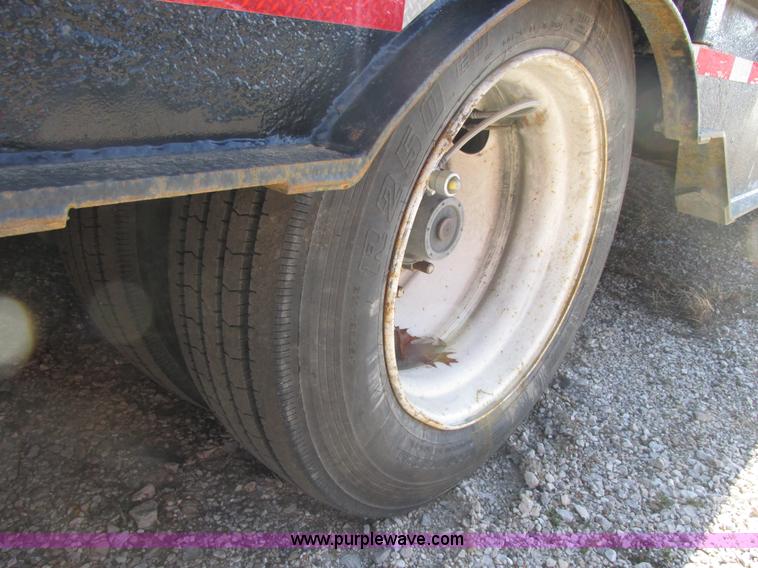 image for item E7039 2006 Ledwell LW48HT2 hydraulic tail trailer