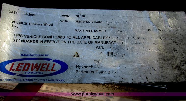 image for item E7039 2006 Ledwell LW48HT2 hydraulic tail trailer