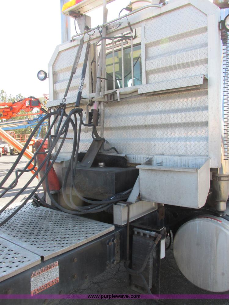 image for item E7040 2005 Freightliner Columbia semi truck