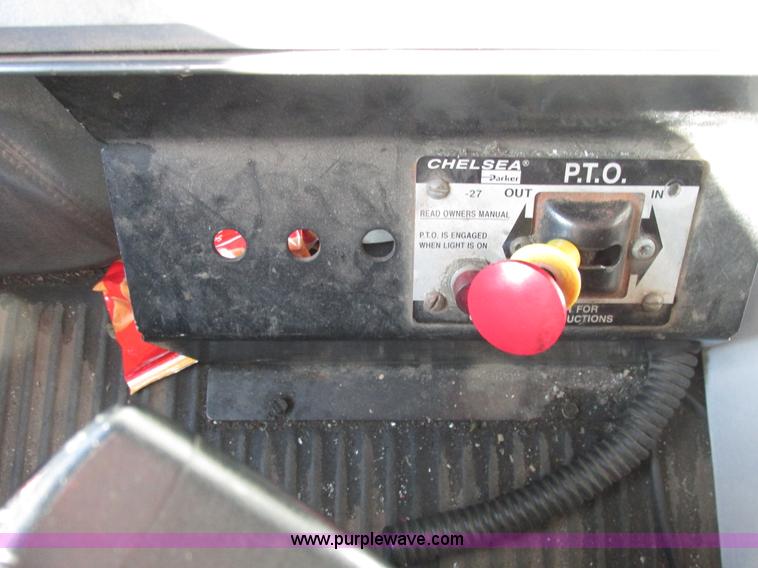 image for item E7040 2005 Freightliner Columbia semi truck