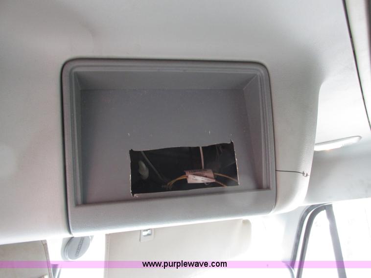 image for item E7040 2005 Freightliner Columbia semi truck