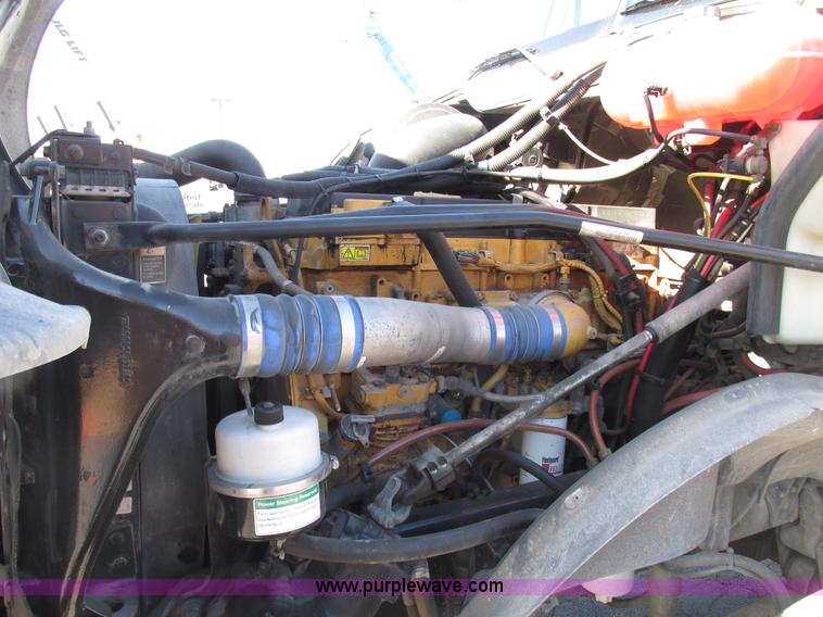 image for item E7040 2005 Freightliner Columbia semi truck