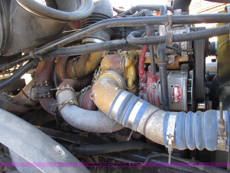 image for item E7040 2005 Freightliner Columbia semi truck