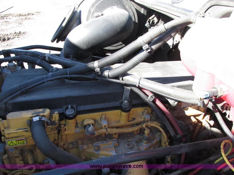 image for item E7040 2005 Freightliner Columbia semi truck