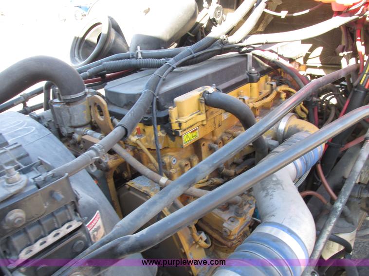 image for item E7040 2005 Freightliner Columbia semi truck