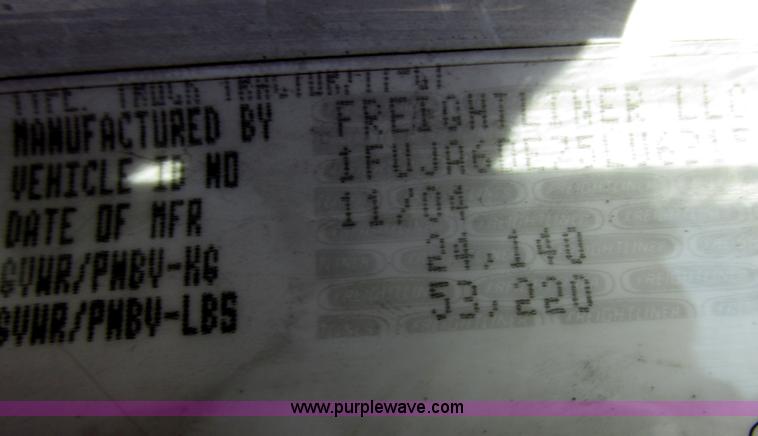 image for item E7040 2005 Freightliner Columbia semi truck