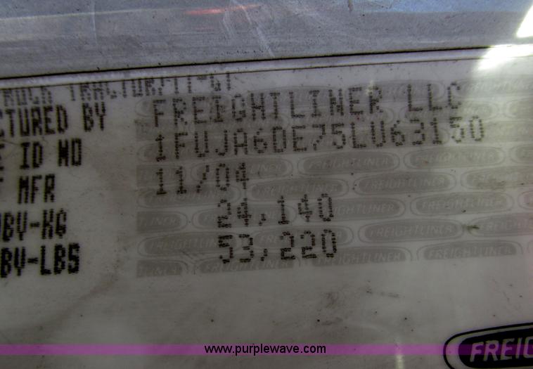 image for item E7040 2005 Freightliner Columbia semi truck