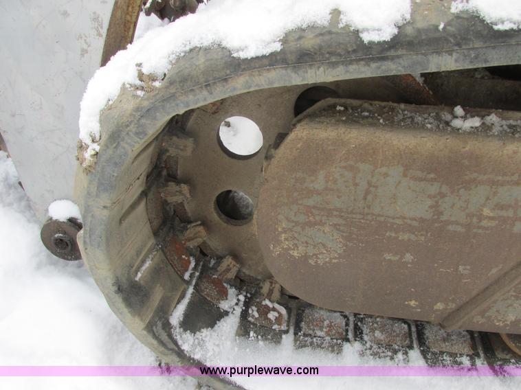 image for item E7067 2004 Takeuchi TL140 skid steer