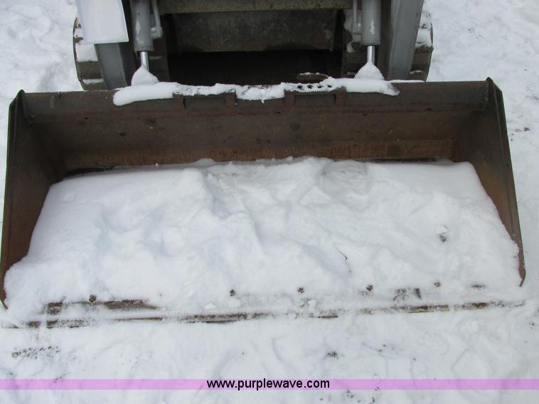 image for item E7067 2004 Takeuchi TL140 skid steer