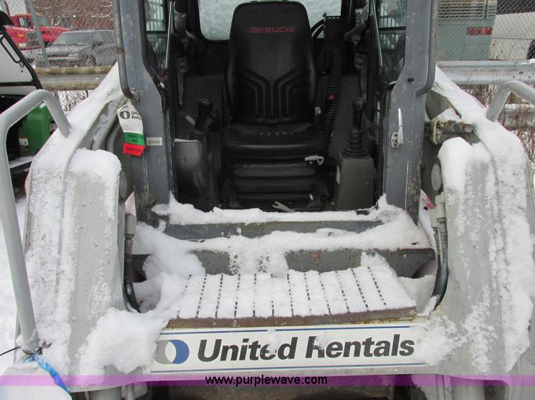 image for item E7067 2004 Takeuchi TL140 skid steer