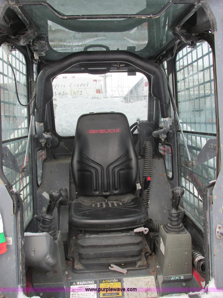image for item E7067 2004 Takeuchi TL140 skid steer