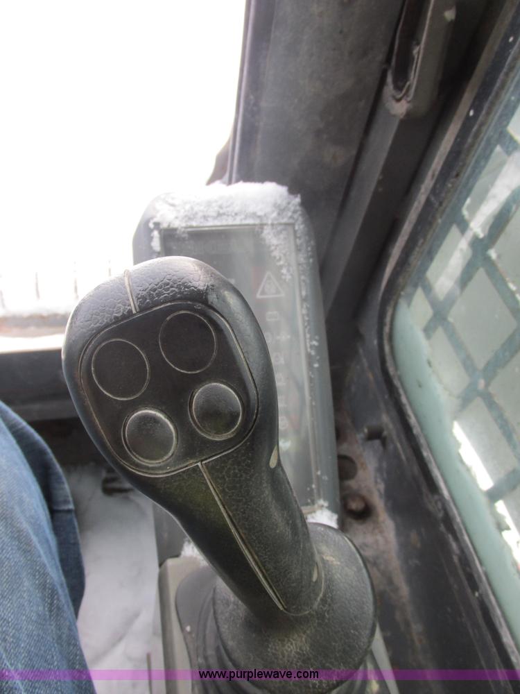 image for item E7067 2004 Takeuchi TL140 skid steer