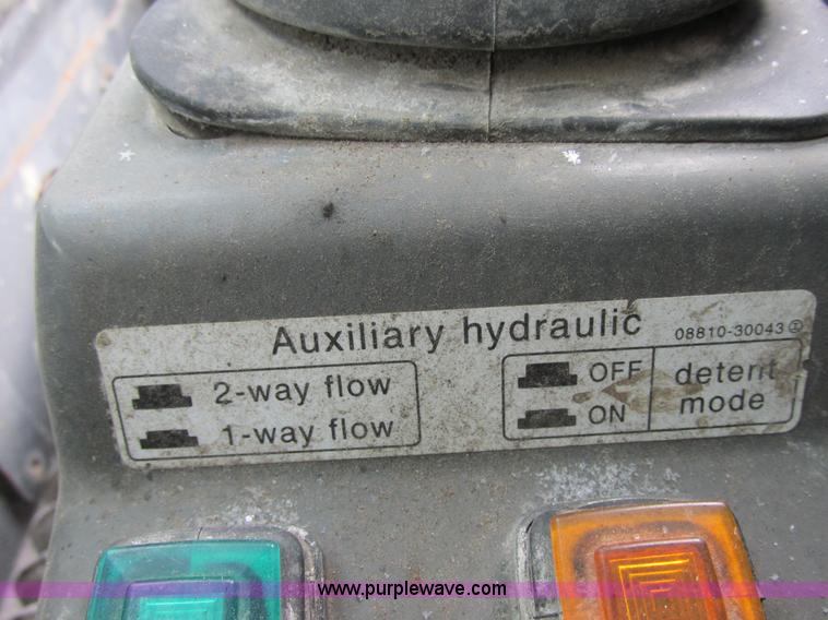 image for item E7067 2004 Takeuchi TL140 skid steer