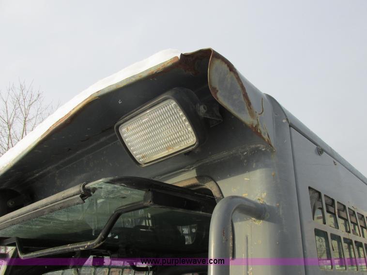 image for item E7067 2004 Takeuchi TL140 skid steer