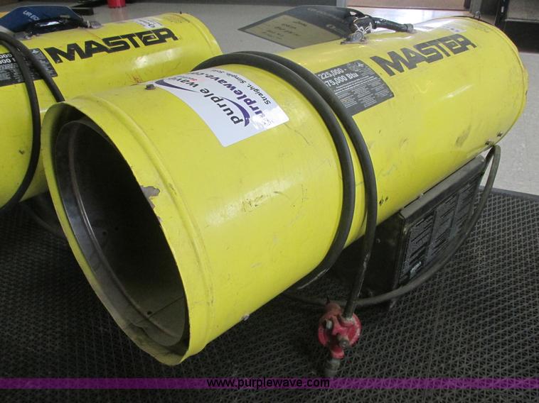 image for item E7073 2006 Desa BLP375AT propane heater with thermostat