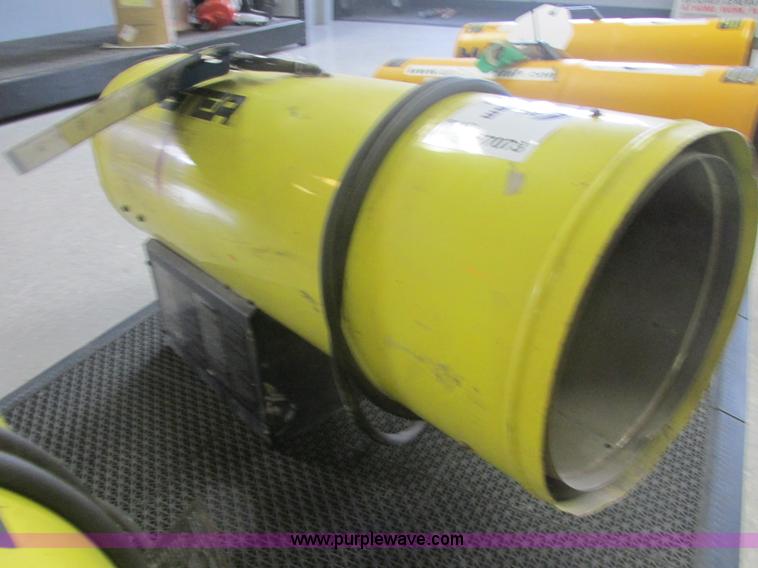 image for item E7073 2006 Desa BLP375AT propane heater with thermostat