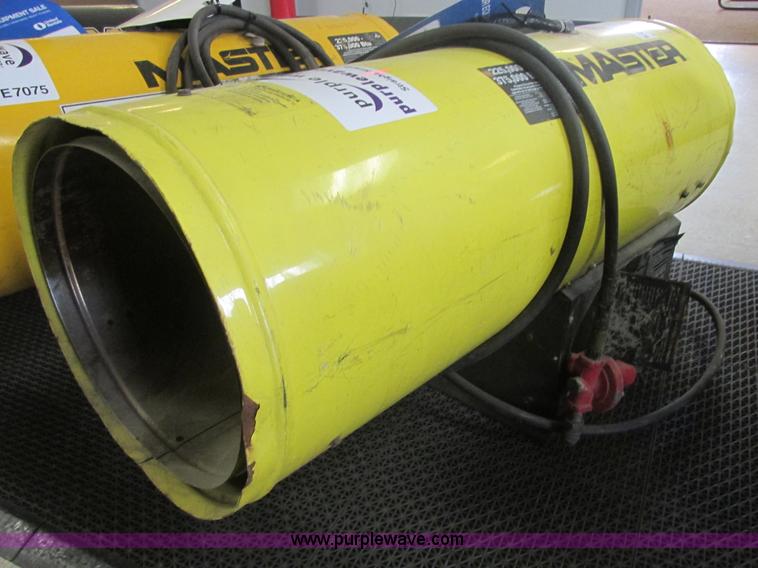 image for item E7074 2006 Desa BLP375AT propane heater with thermostat