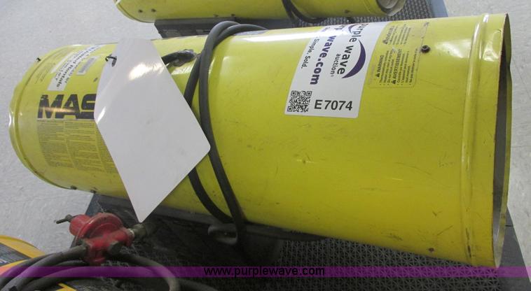 image for item E7074 2006 Desa BLP375AT propane heater with thermostat