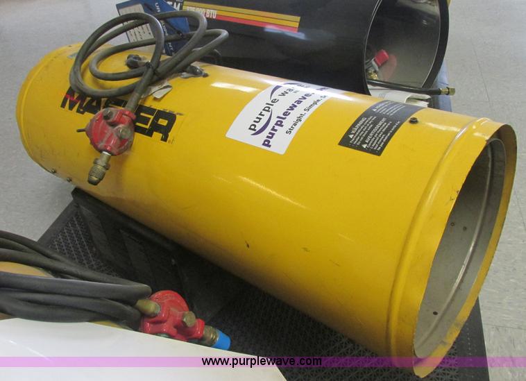 image for item E7077 2008 Desa BLP375AT propane heater with thermostat