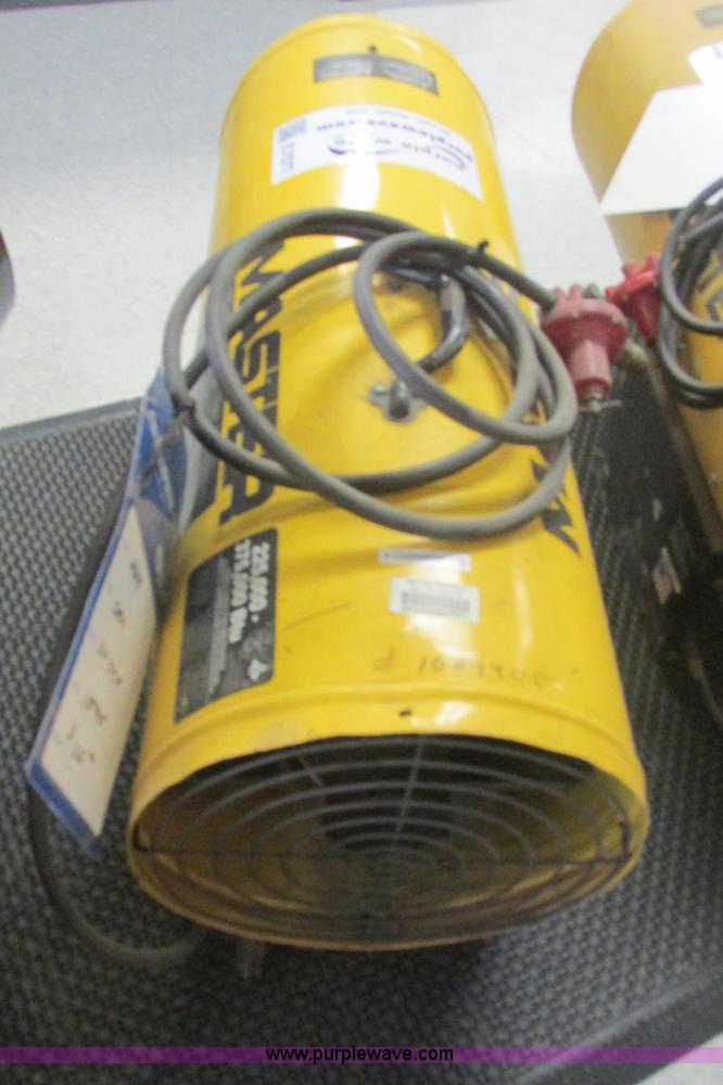 image for item E7077 2008 Desa BLP375AT propane heater with thermostat