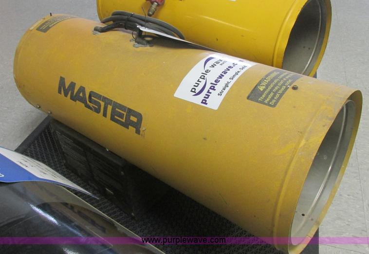 image for item E7078 2005 Desa BLP375 propane heater with thermostat