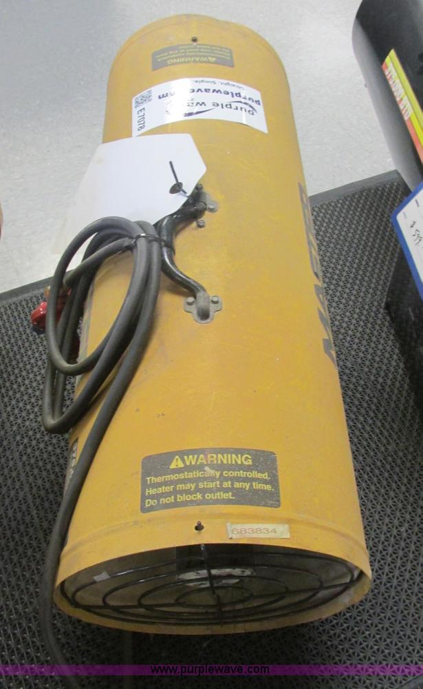 image for item E7078 2005 Desa BLP375 propane heater with thermostat