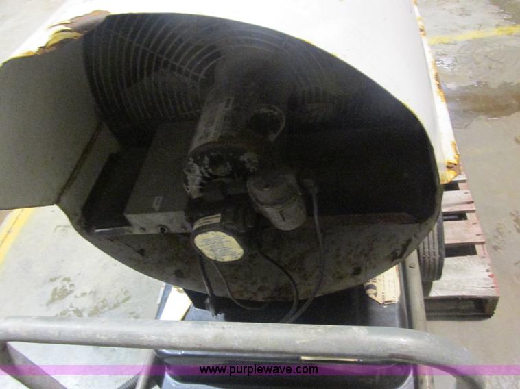 image for item E7089 LB White Tradesmen K600 kerosene heater