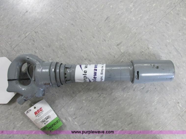 image for item E7091 2009 APT 133 pneumatic hammer