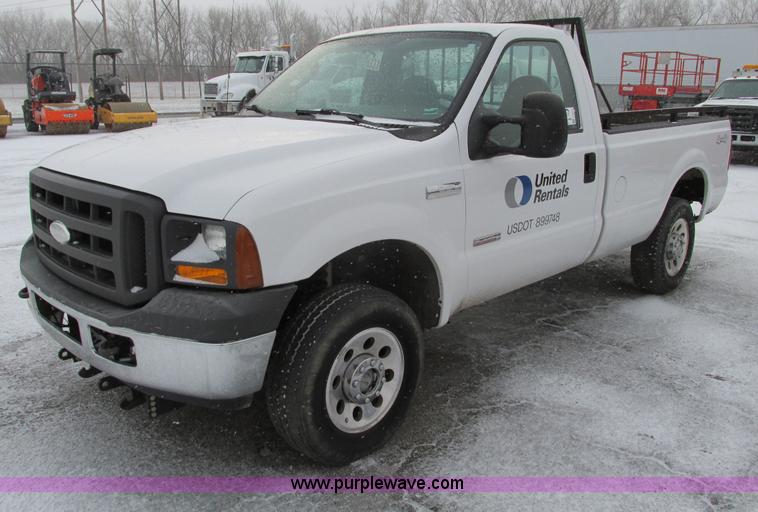 image for item F4273 2005 Ford F250 pickup truck