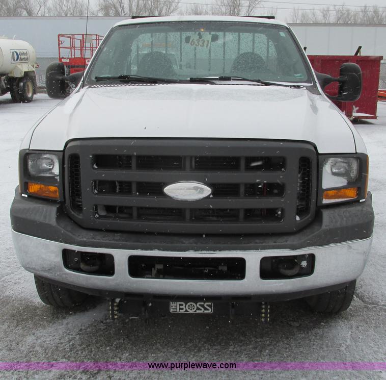 image for item F4273 2005 Ford F250 pickup truck