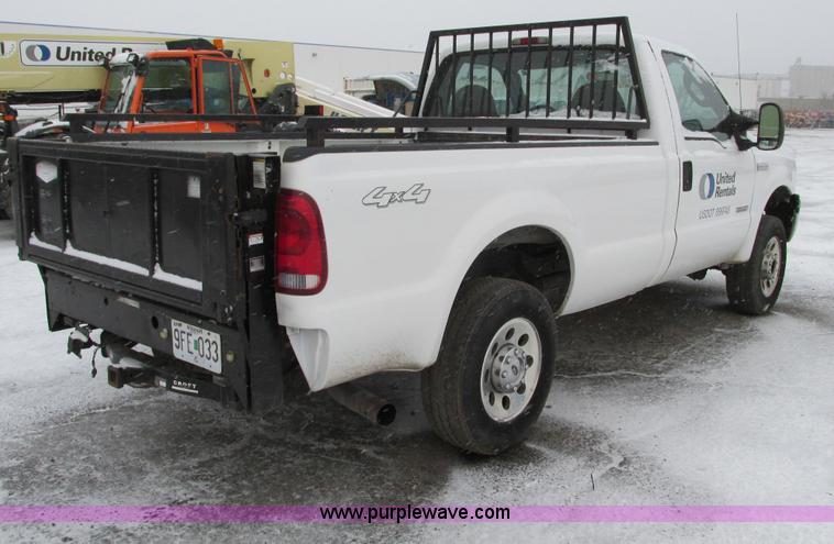 image for item F4273 2005 Ford F250 pickup truck