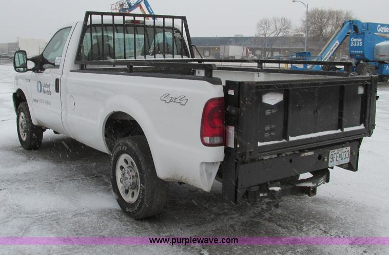 image for item F4273 2005 Ford F250 pickup truck