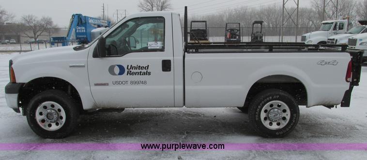 image for item F4273 2005 Ford F250 pickup truck
