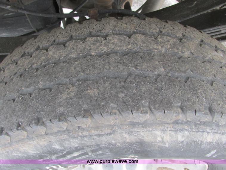 image for item F4273 2005 Ford F250 pickup truck