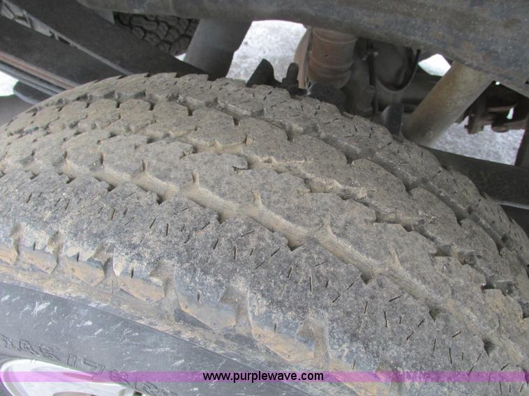 image for item F4273 2005 Ford F250 pickup truck