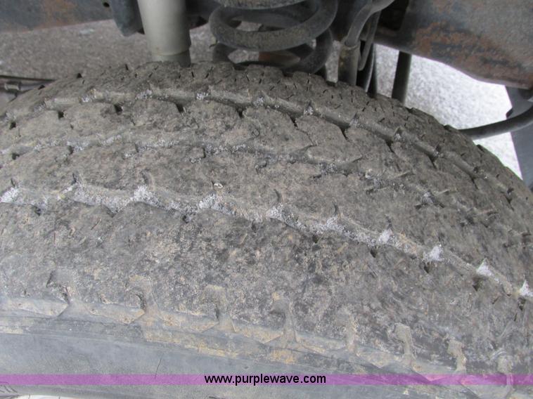 image for item F4273 2005 Ford F250 pickup truck