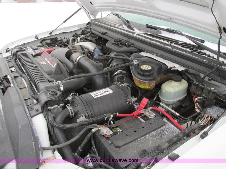 image for item F4273 2005 Ford F250 pickup truck