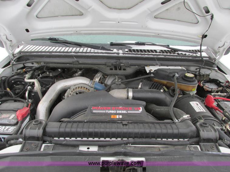 image for item F4273 2005 Ford F250 pickup truck