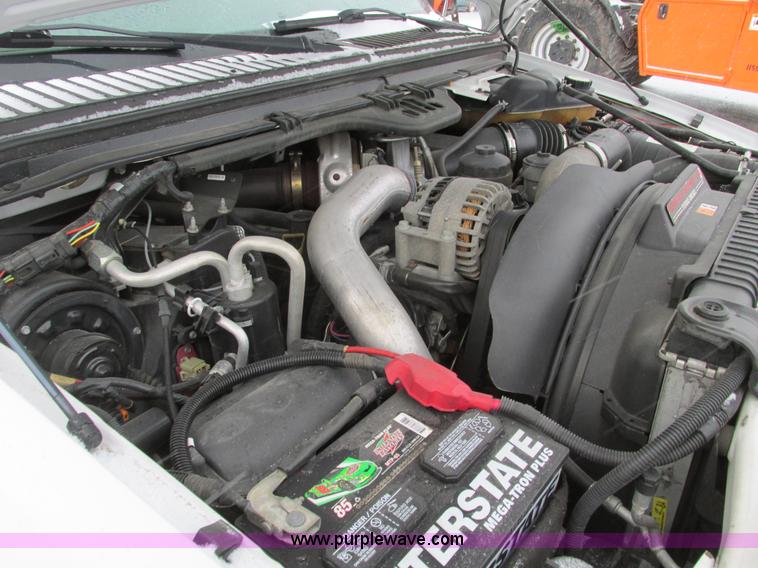 image for item F4273 2005 Ford F250 pickup truck