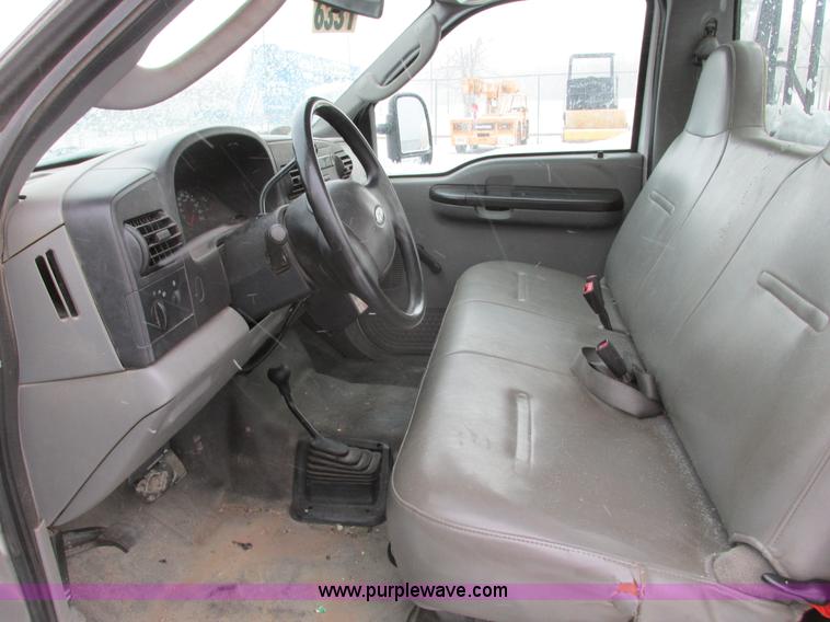 image for item F4273 2005 Ford F250 pickup truck